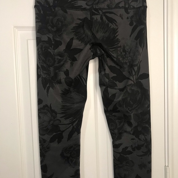 Lululemon Wunder Under Crop Pant in Brisk Bloom - Picture 5 of 6